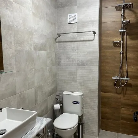 Yosi Villa